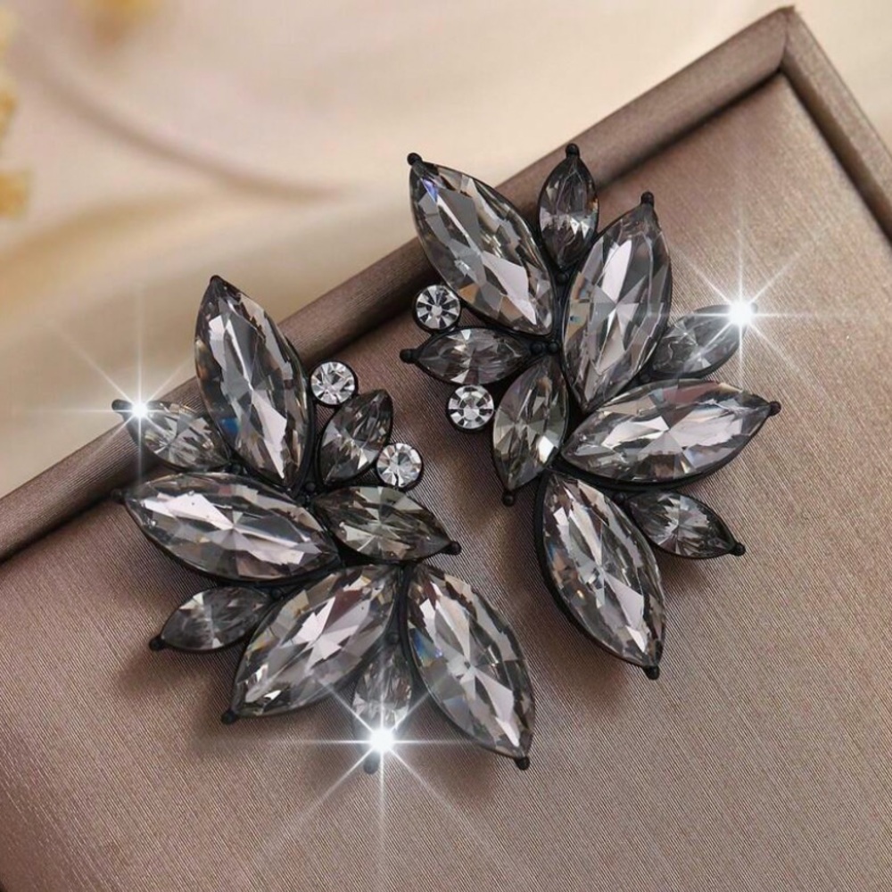 Any 4/$25! Gunmetal Gray Crystal Cluster Stud Earrings - Picture 2 of 5